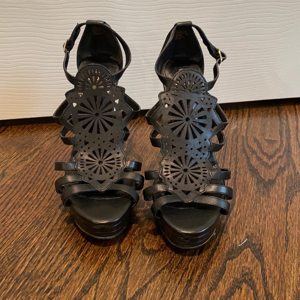 Isola sandal heels size 8 great condition